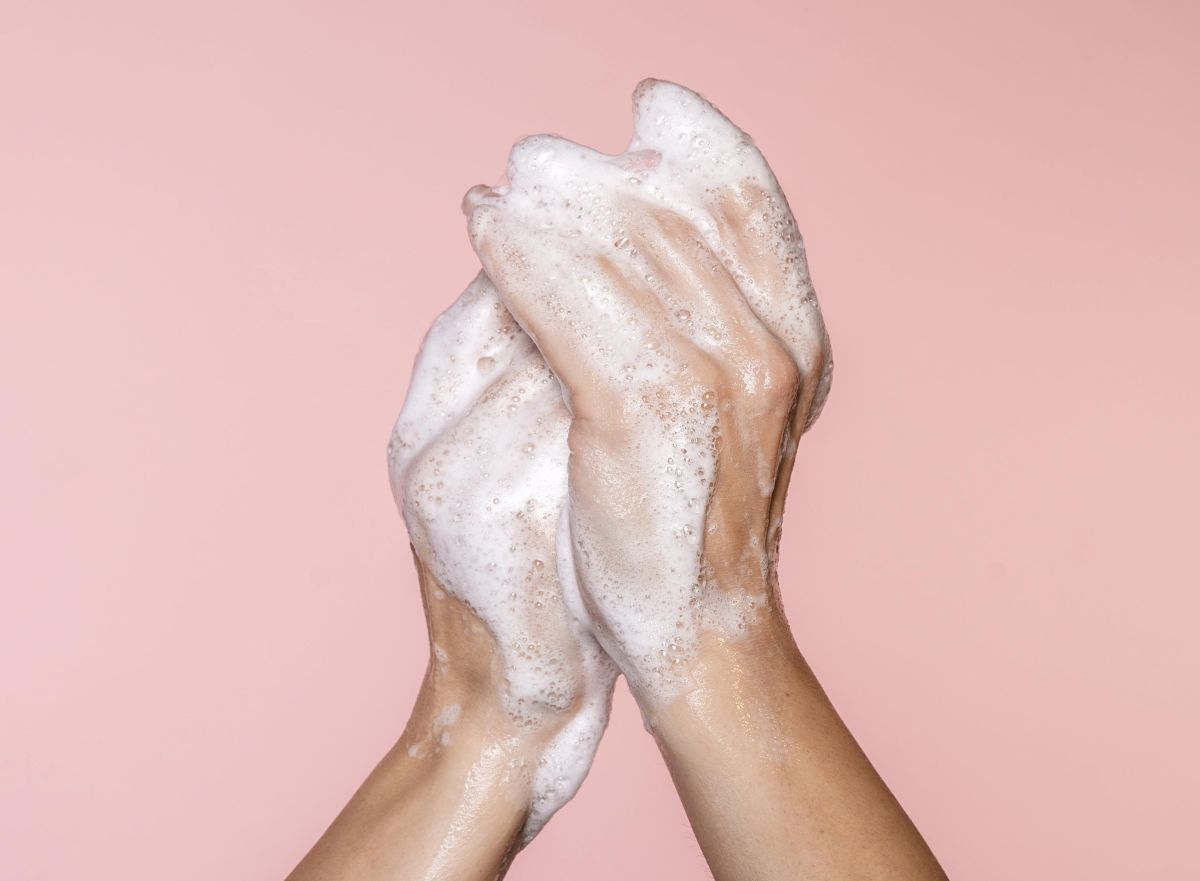 elumor brightening body wash