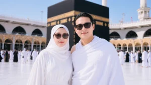 ilustrasi pasangan suami istri sedang umroh | Infojatengpos.com